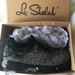 Brand new in box!  Super comfy - multi color